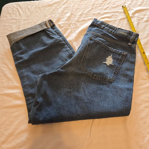 New with Tags Express Distressed Jeans Size 14 Regular Cut Hemm Mid RIse - Picture 1 of 10